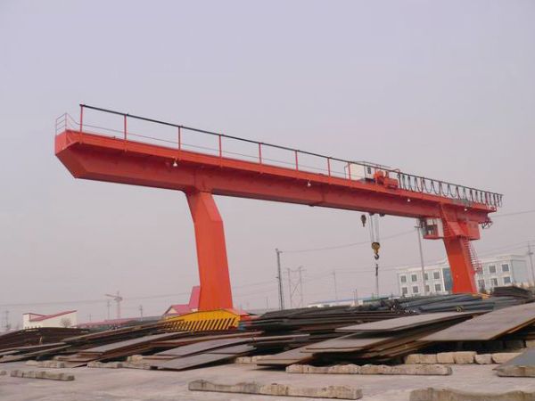 不同類型的起重設(shè)備在工程建設(shè)中的應(yīng)用領(lǐng)域和需求有何差異？